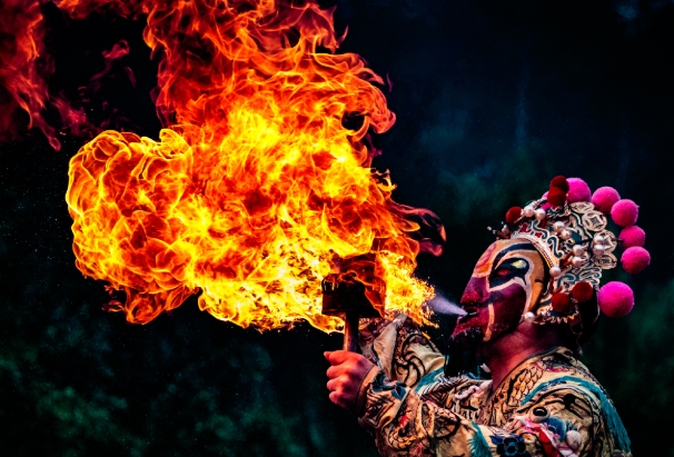 “看变脸玩喷火绘脸谱，欢乐庆六一”活动