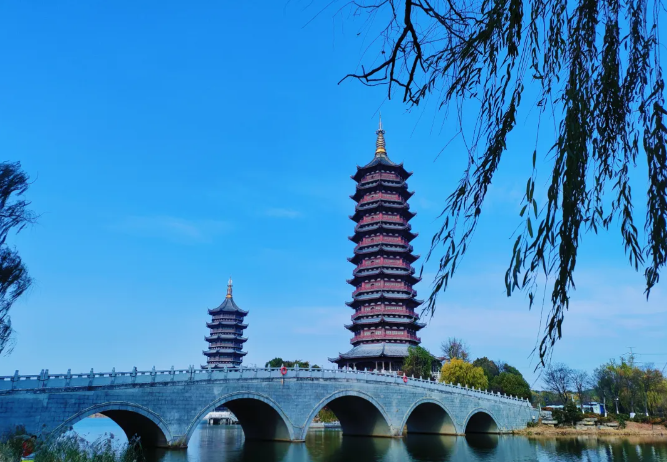 古黄河双塔公园